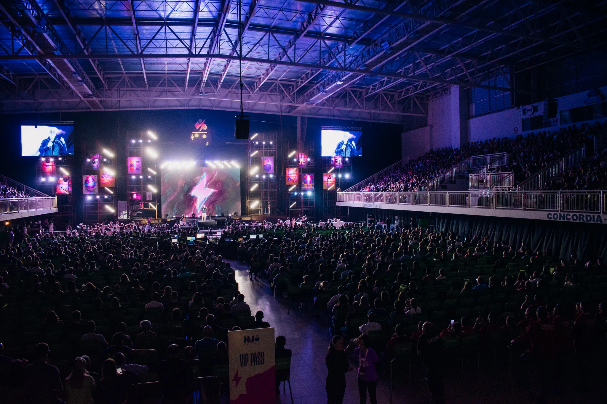 Plateia e palco do HJ Conference na edição de 2023